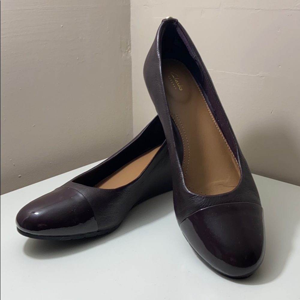Clarks Vendra Dune wedge pump in aubergine